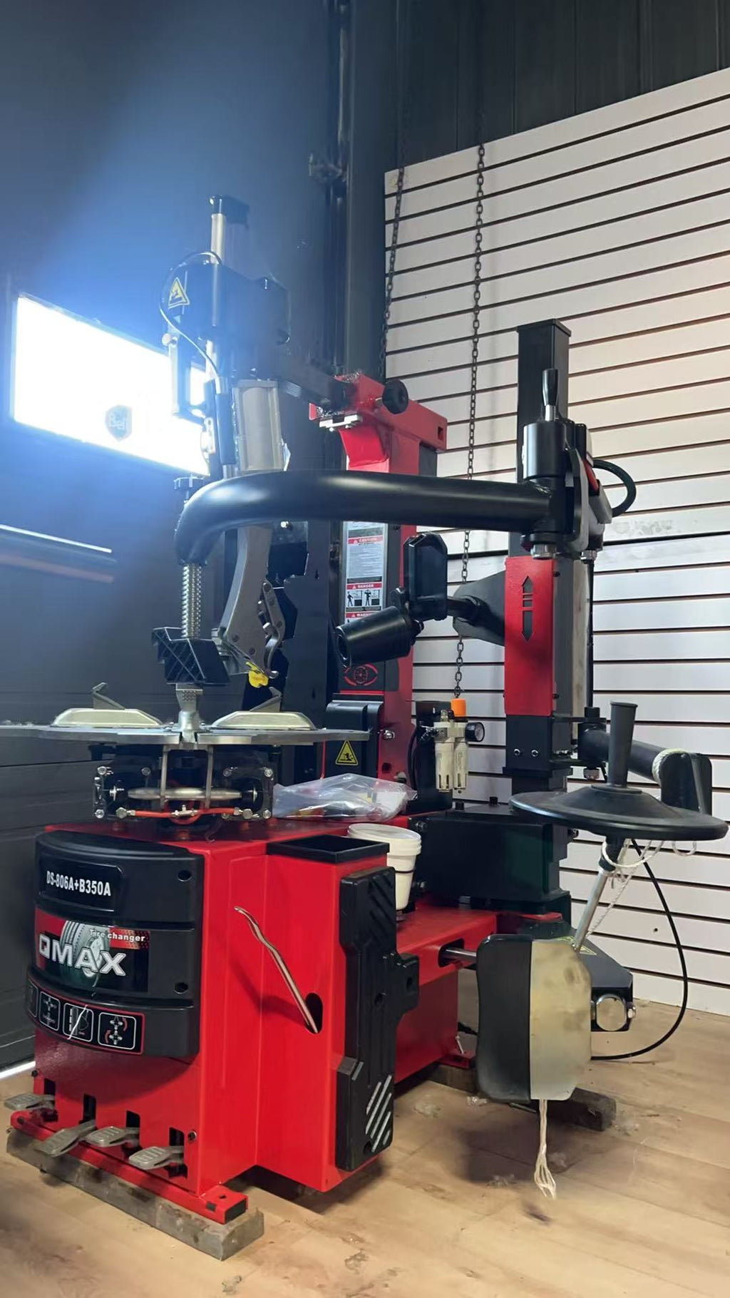 DS-806A + B350A Tire Changer with Mechanical Arm | Démonte-Pneu DS-806A + B350A avec Bras Mécanique – Professional Wheel Service (10–24”)