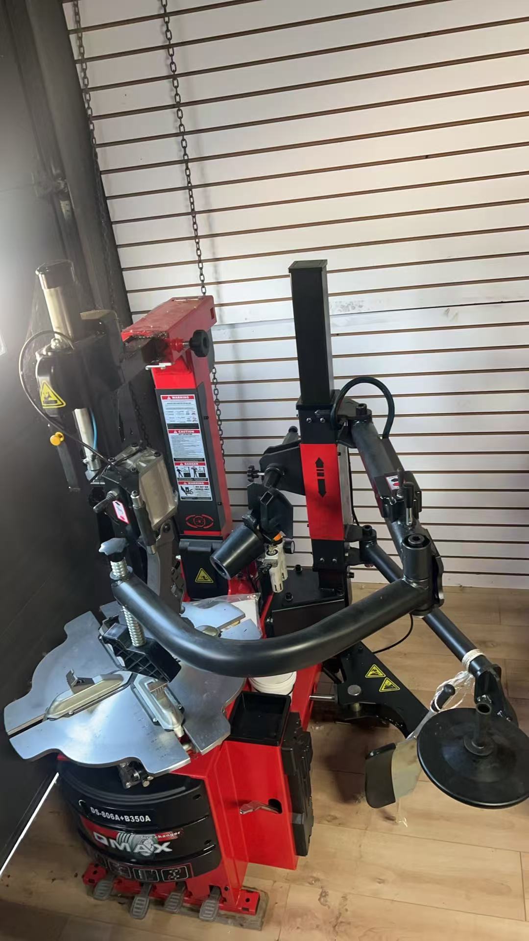 DS-806A + B350A Tire Changer with Mechanical Arm | Démonte-Pneu DS-806A + B350A avec Bras Mécanique – Professional Wheel Service (10–24”)