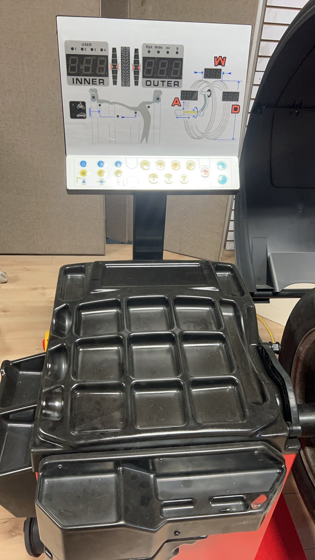 L-510ES Wheel Balancer | Équilibreuse de Roues L-510ES – Digital Display & High Precision (10–28”)