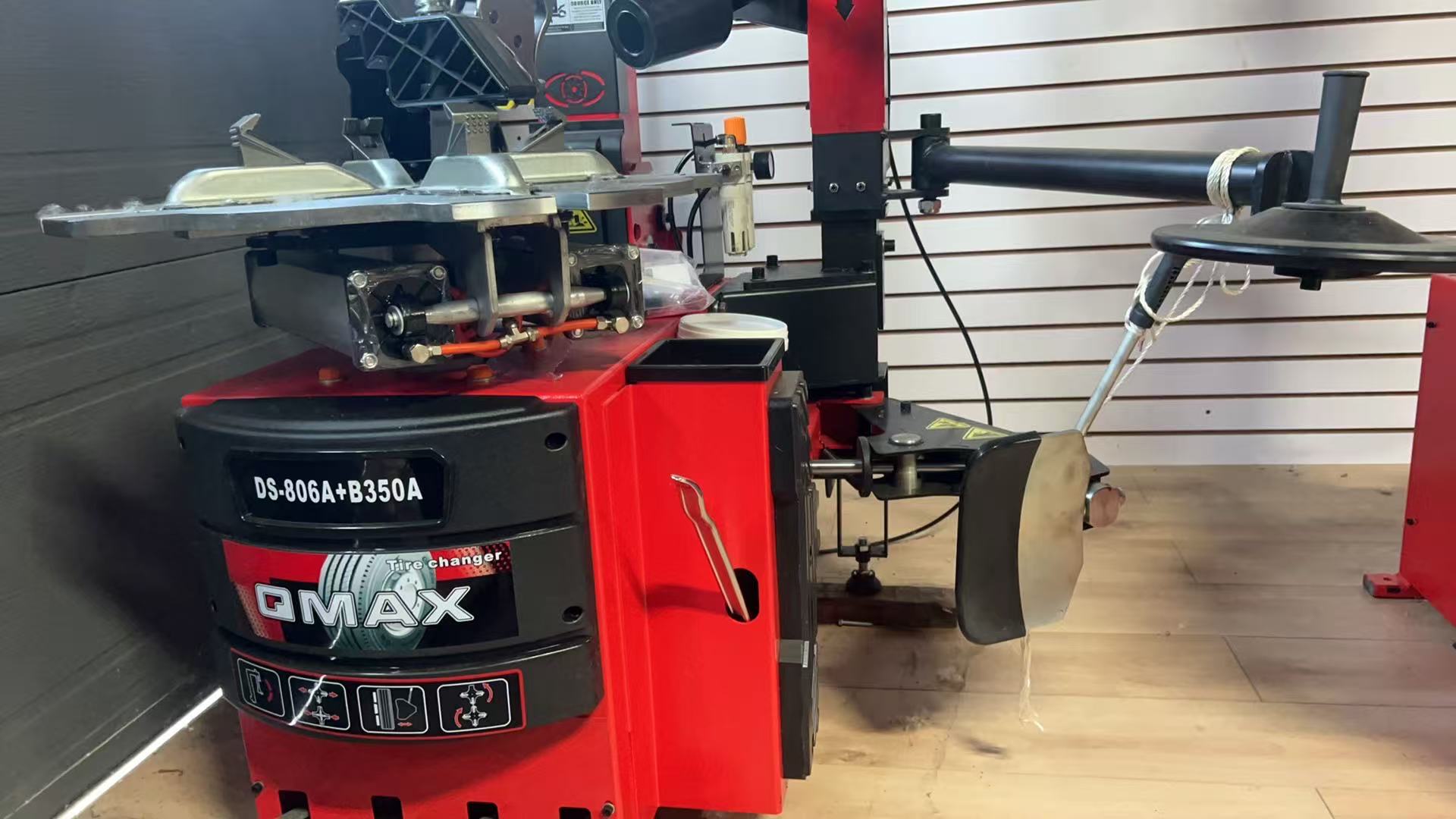 DS-806A + B350A Tire Changer with Mechanical Arm | Démonte-Pneu DS-806A + B350A avec Bras Mécanique – Professional Wheel Service (10–24”)